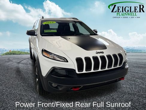 Used 2018 Jeep Cherokee Trailhawk AWD/4WD image 8