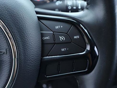 Used 2018 Jeep Compass Latitude w/ Popular Equipment Group FWD image 23