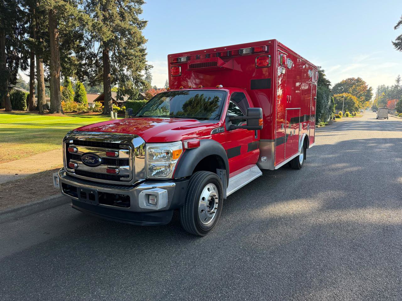 Used 2012 Ford F450 XLT w/ Ambulance Preparation Pkg RWD image 3