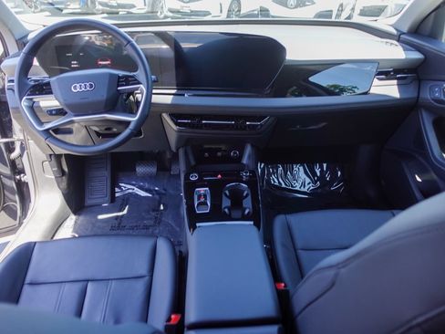 Used 2025 Audi Q6 e-tron Premium RWD image 20