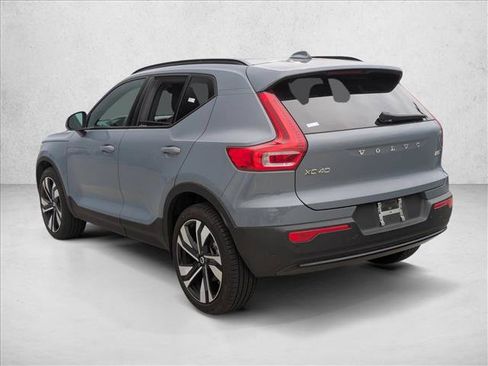 Used 2023 Volvo XC40 B5 Plus w/ Climate Package AWD/4WD image 7
