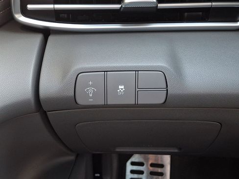 Certified 2025 Hyundai Elantra Sport image 22