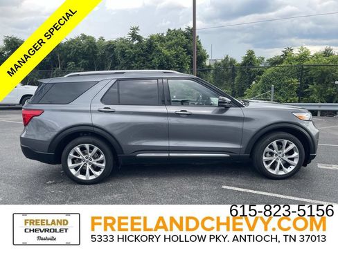 Used 2021 Ford Explorer Platinum w/ Premium Technology Package RWD image 2
