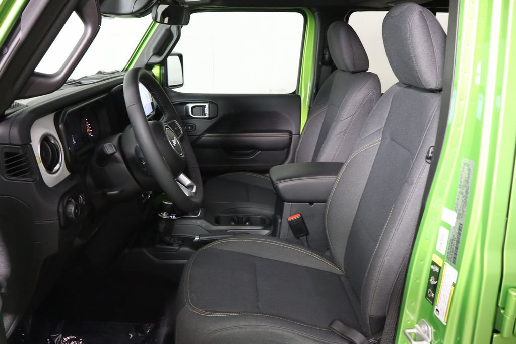 Used 2026 Jeep Wrangler Unlimited Sahara AWD/4WD image 14