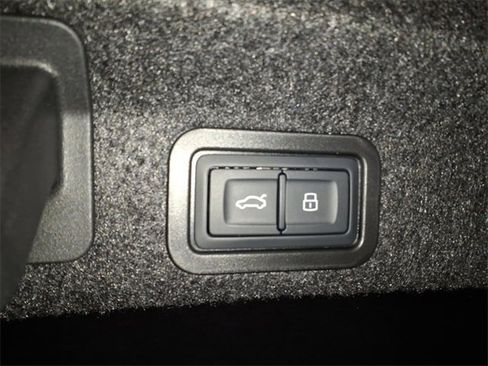 Used 2025 Audi A6 Premium Plus w/ Premium Plus Package image 7