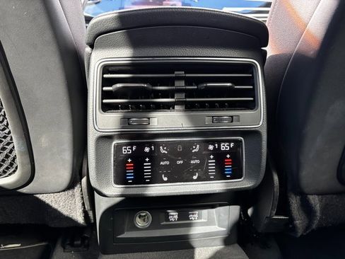Used 2020 Audi Q8 Prestige w/ Prestige Package image 23