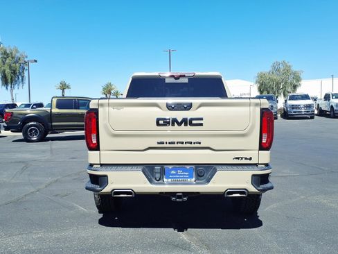 Used 2023 GMC Sierra 1500 AT4 w/ AT4 Premium Package AWD/4WD image 5