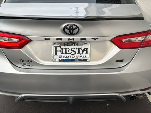 Used 2020 Toyota Camry SE w/ Carpet Mat Package image 7