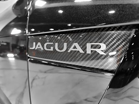 Used 2019 Jaguar F-TYPE SVR image 20