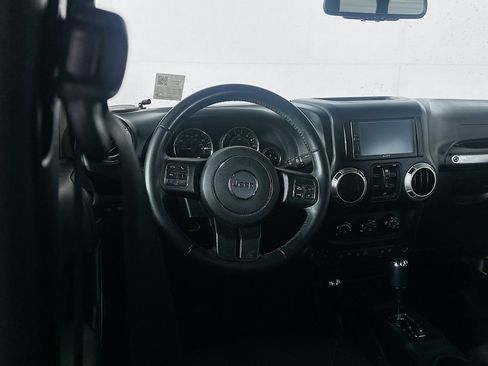 Used 2017 Jeep Wrangler Unlimited Rubicon w/ Connectivity Group image 17