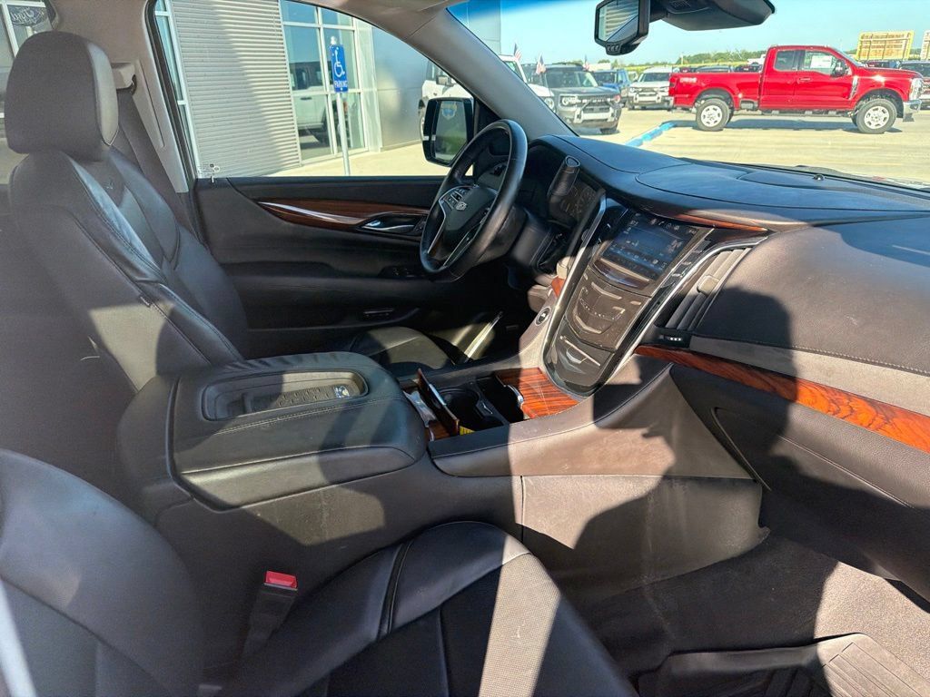 Used 2015 Cadillac Escalade Luxury RWD image 28