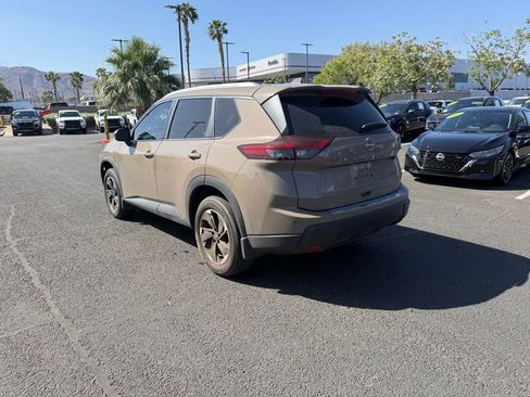 Used 2024 Nissan Rogue SV w/ SV Premium Package FWD image 7
