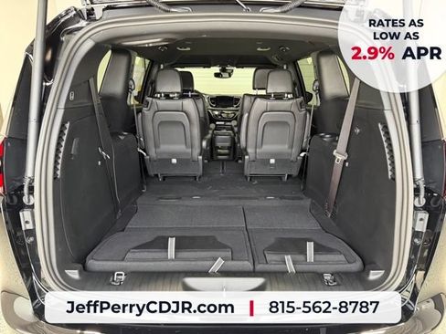 New 2027 Chrysler Pacifica Select AWD/4WD image 32