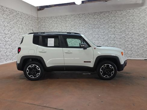 Used 2017 Jeep Renegade Trailhawk AWD/4WD image 6