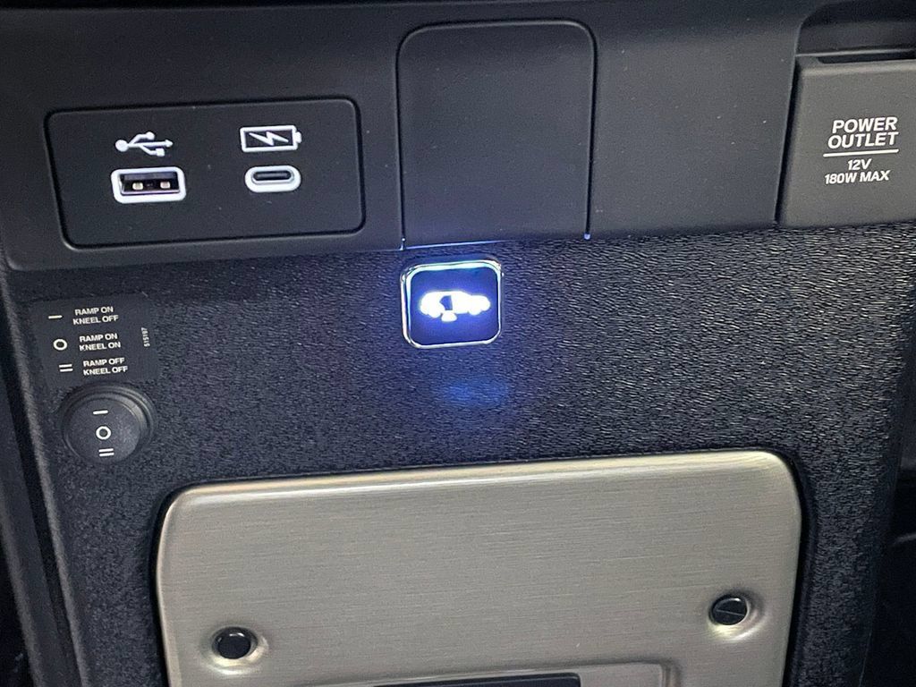 Used 2026 Honda Odyssey EX-L image 37