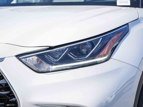 New 2026 Toyota Highlander Platinum AWD/4WD image 5