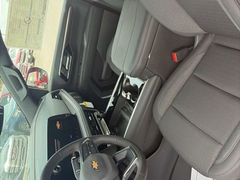 New 2026 Chevrolet Suburban LS image 16