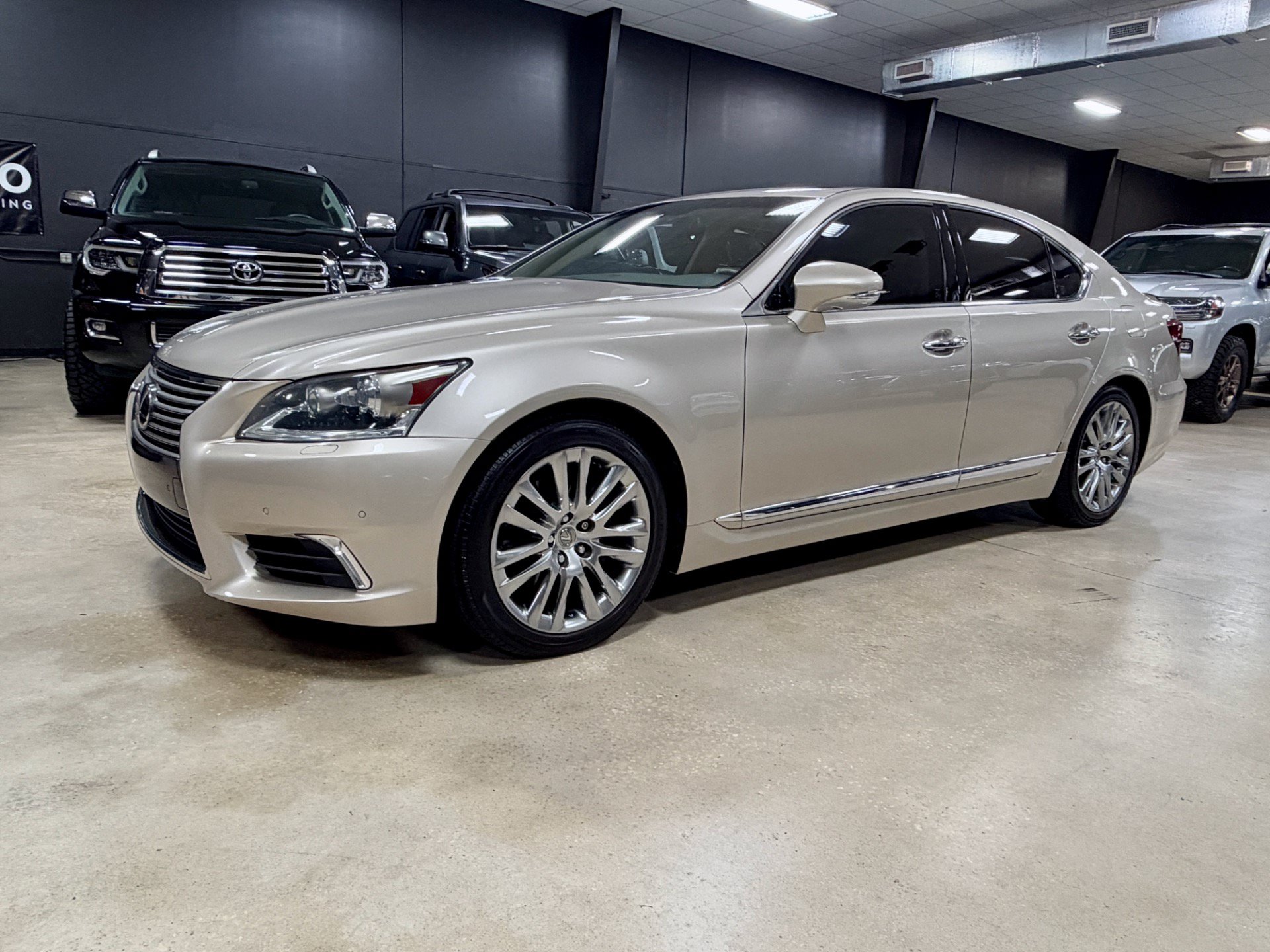Used 2014 Lexus LS 460 w/ Comfort Package RWD image 12