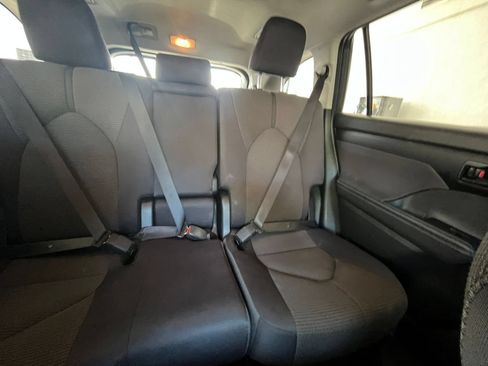 Used 2025 Toyota Highlander LE FWD image 39