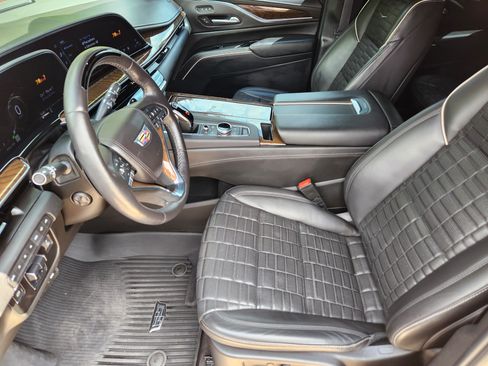 Used 2023 Cadillac Escalade Sport Platinum w/ LPO, ONYX Package AWD/4WD image 9