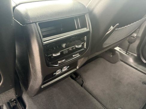 Used 2023 Jeep Grand Cherokee Laredo AWD/4WD image 34