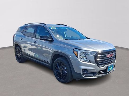 Used 2023 GMC Terrain SLT w/ Elevation Edition FWD image 3