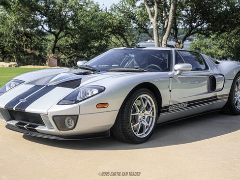Used 2005 Ford GT RWD image 14