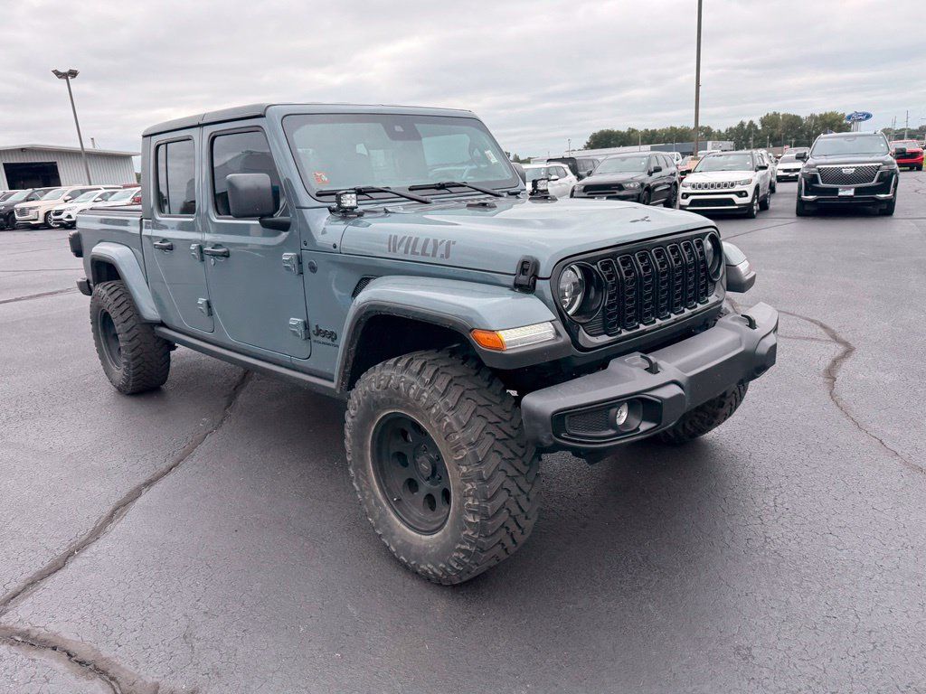 Used 2025 Jeep Gladiator Sport AWD/4WD image 6