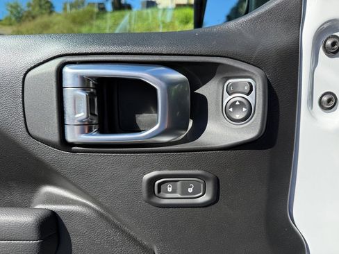 Used 2025 Jeep Wrangler Unlimited Sport image 12