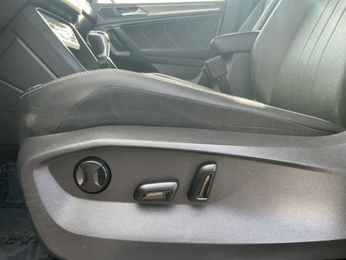 Used 2023 Volkswagen Tiguan SE R-Line image 23