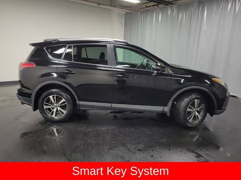Used 2018 Toyota RAV4 XLE AWD/4WD image 9