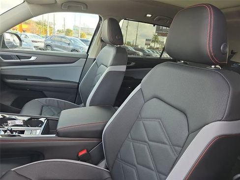New 2026 Volkswagen Atlas Peak Edition image 17