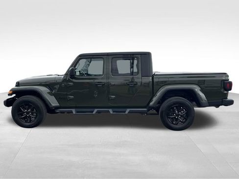 Used 2022 Jeep Gladiator Sport image 4