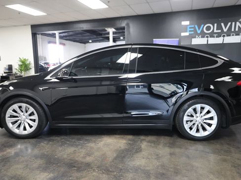 Used 2018 Tesla Model X 75D image 11