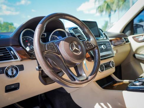 Used 2018 Mercedes-Benz GLS 450 4MATIC w/ Premium Package image 9