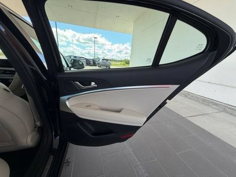 Used 2026 Genesis G70 2.5T RWD image 30
