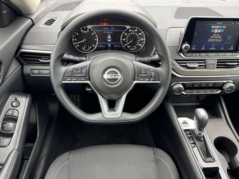Used 2025 Nissan Altima 2.5 SV FWD image 27