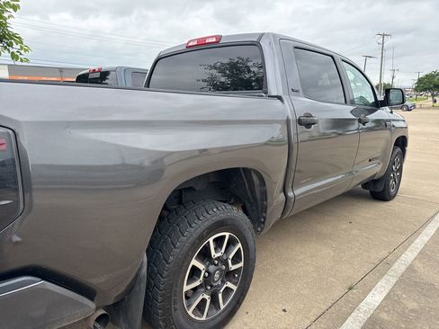 Used 2018 Toyota Tundra SR5 w/ SR5 Upgrade Package AWD/4WD image 5