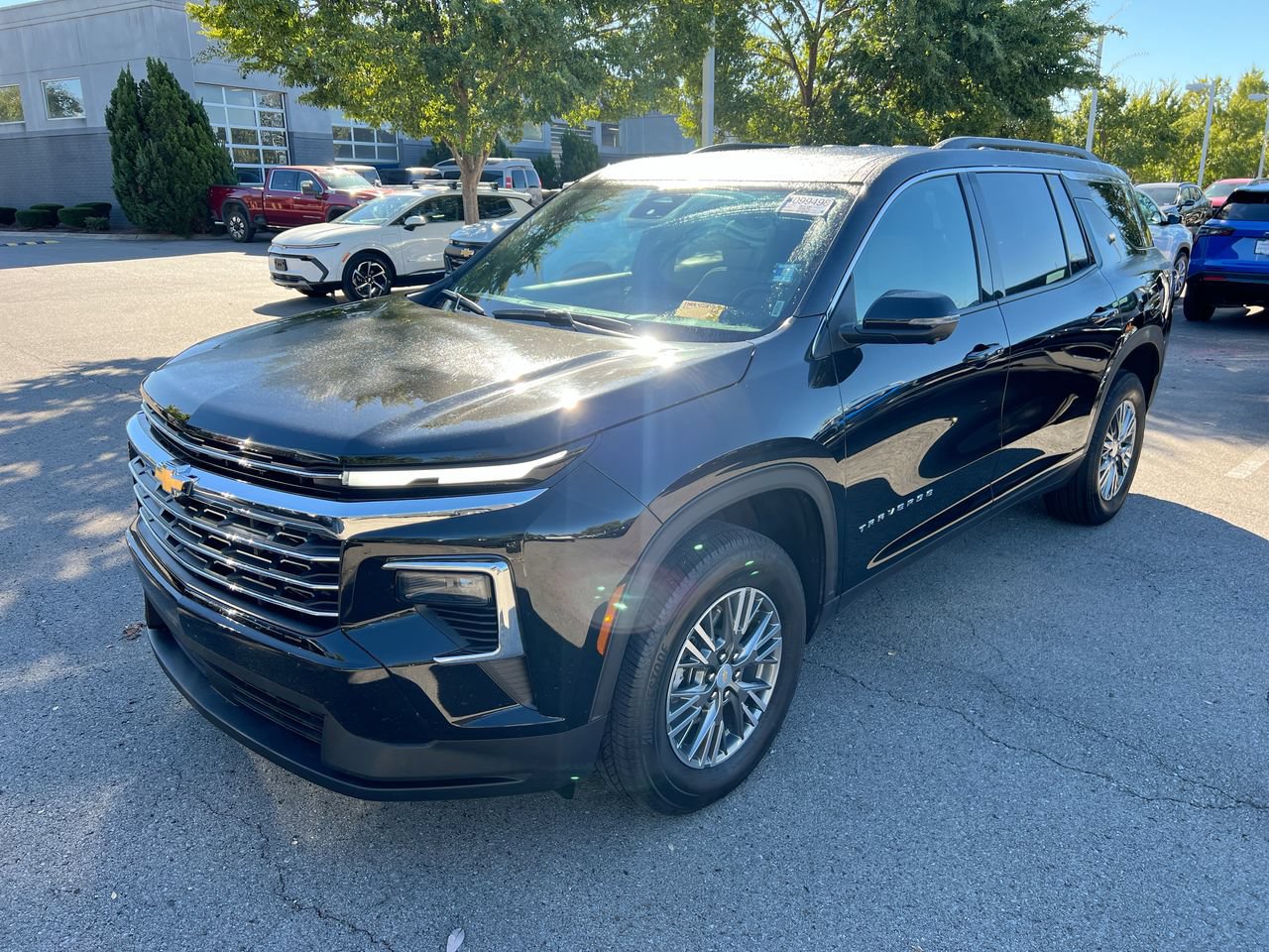 Certified 2026 Chevrolet Traverse LT w/ Driver Confidence Package FWD image 1