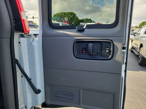 Used 2025 GMC Savana 3500 LT w/ LT Preferred Equipment Group RWD image 7