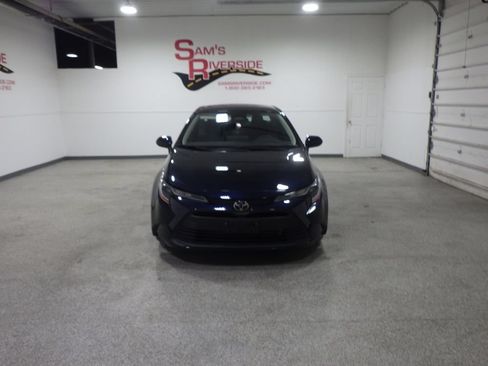 Used 2025 Toyota Corolla LE FWD image 6