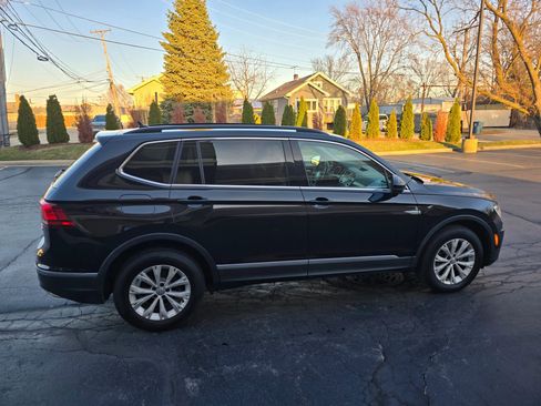 Used 2018 Volkswagen Tiguan SE w/ Panoramic Sunroof Package image 17