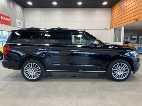 Used 2024 Ford Expedition Platinum image 4