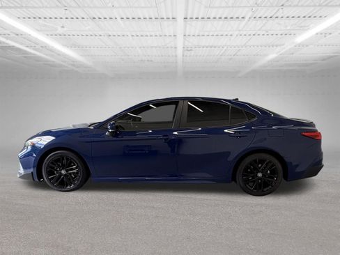 Used 2025 Toyota Camry SE FWD image 2