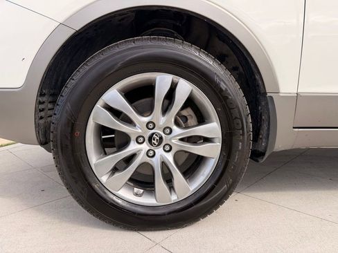 Used 2012 Hyundai Veracruz Limited w/ Entertainment Pkg image 10