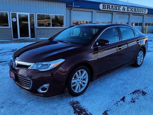 Used 2013 Toyota Avalon XLE Premium image 2