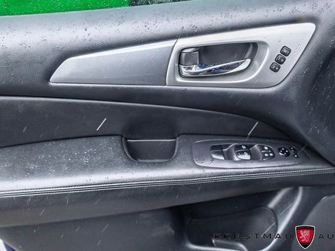 Used 2020 Nissan Pathfinder SL FWD image 26