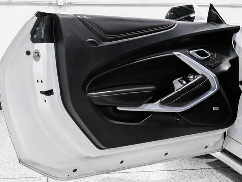 Used 2018 Chevrolet Camaro SS RWD image 41