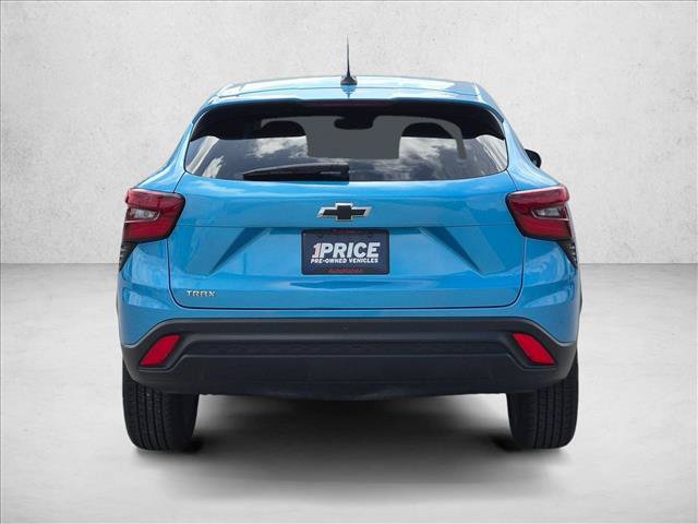 Used 2025 Chevrolet Trax LS w/ LS Convenience Package FWD image 6