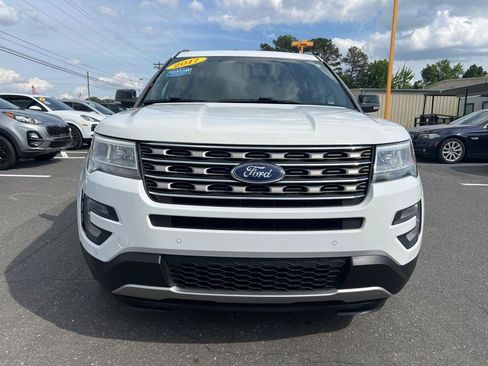 Used 2017 Ford Explorer XLT w/ Equipment Group 202A AWD/4WD image 2